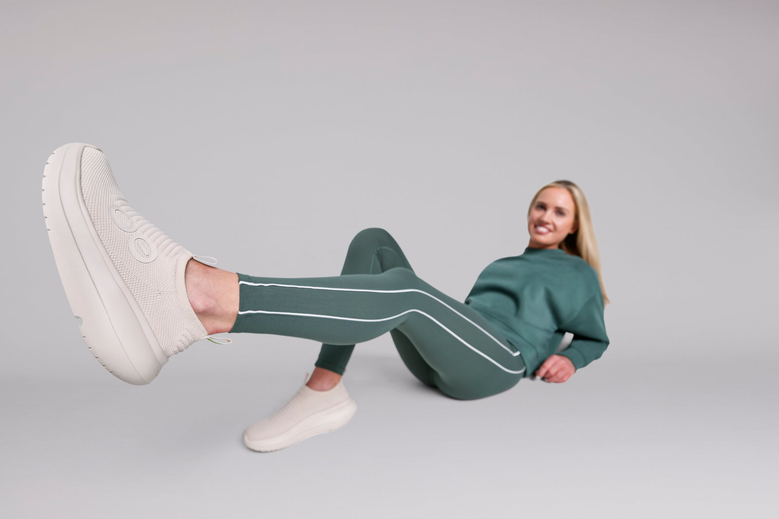 OOFOS Women's OOmy Zen