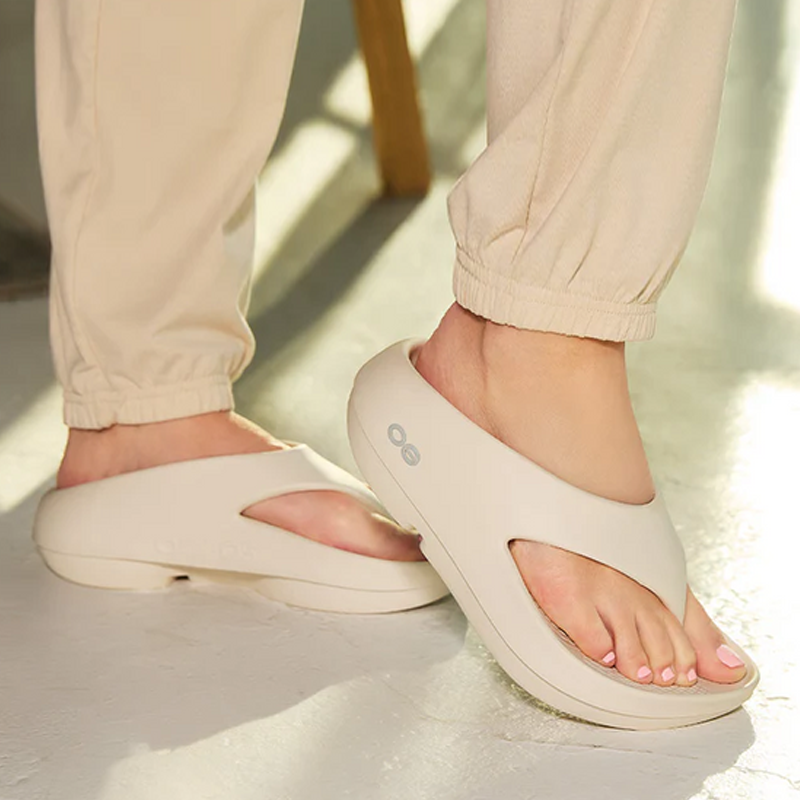 OOFOS Women's OOriginal PLUS - Chalk