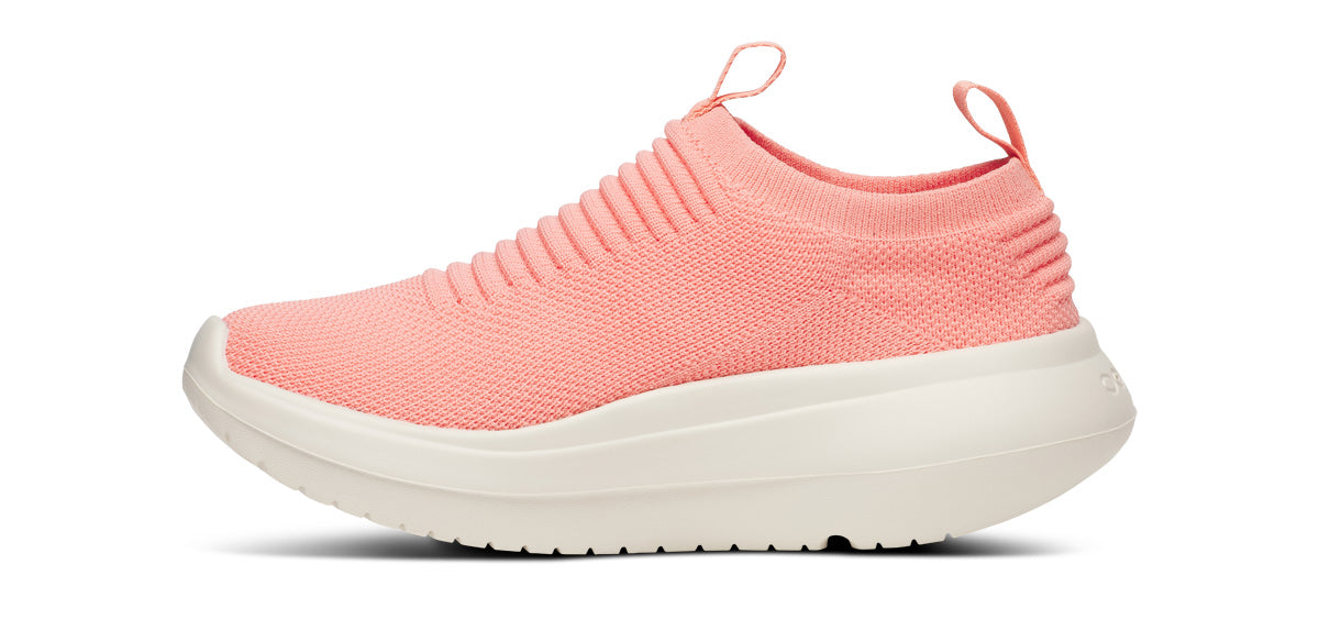 OOFOS Women&#39;s OOmy Zen - Coral