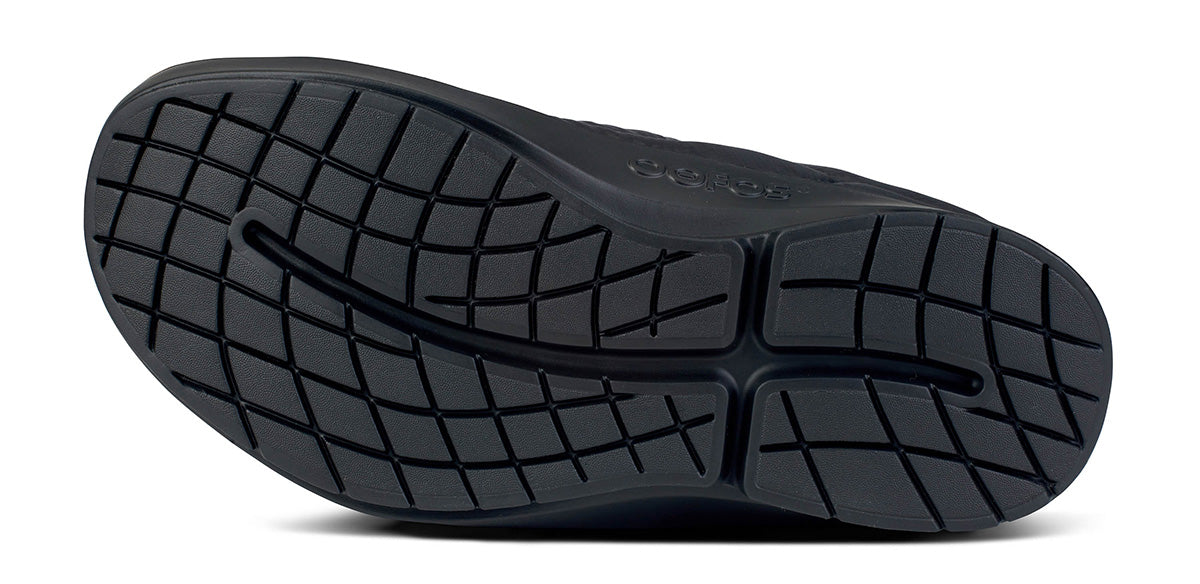 OOFOS Women&#39;s OOmg OOcoozie Thermo Mule - Black