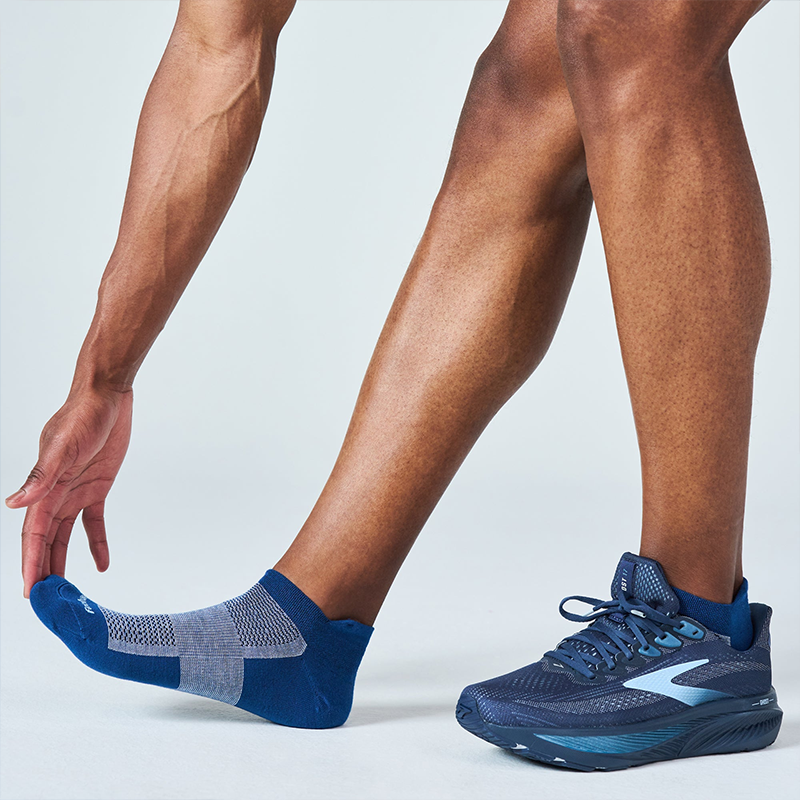 Feetures High Performance Max Cushion Tab Socks